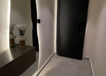 استديو بأثاث مريح وبسيط 