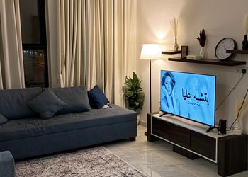 شقة بغرفة معيشة وغرفة نوم 