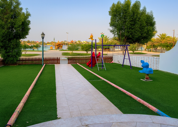 شاليه بصالة مطلة على البحر 