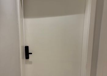استديو بسرير ماستر وجلسه جانبيه