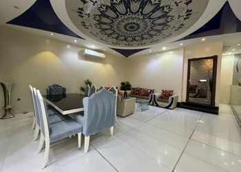 شاليه بصالة مطلة على المسبح 