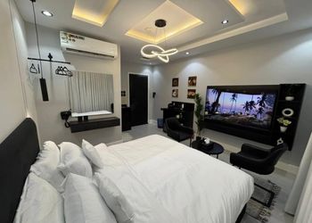 استديو بسرير ماستر وجلسة جانبية