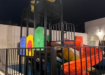 شاليه بمسبح وألعاب مائية