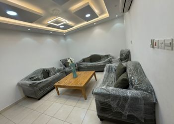شاليه بمسطح اخضر وجلسة خارجية 