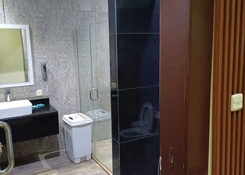 شاليه بجلسة خارجيه ومسطح اخضر في قرطبه
