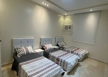 شقة بصالة وغرفتين نوم بدخول ذاتي