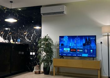 استديو بأثاث مريح وبسيط 