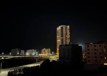 استديو بأثاث مريح وبسيط