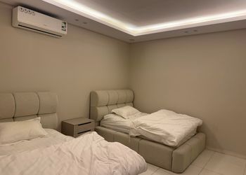 شقة بصالة مريحة وغرفتين نوم 