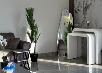 شالية بمسطحات خضراء وجلسة خارجية