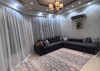 شالية بجلسة خارجية ومسبح خارجي 