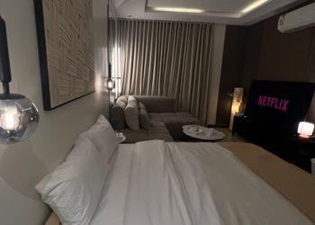 استديو بسرير ماستر وجلسة جانبية 