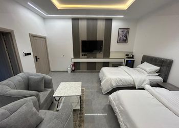 استديو بأثاث مريح وبسيط 