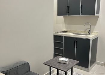 استديو بسرير ماستر وأثاث مريح 