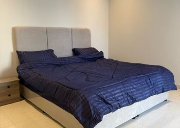 شقة بغرفتين نوم وصالة مريحة 