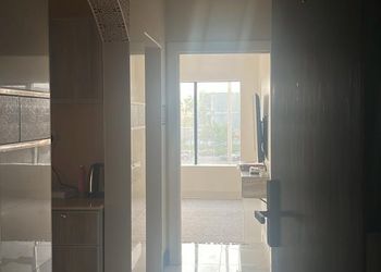استديو بسرير ماستر وأثاث مريح 