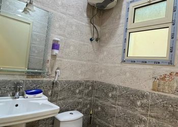 غرفة و صالة بتصميم هادئ وأنيق