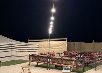 مخيم بجلسة خارجية واجواء ممتعة