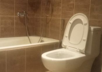 شقة بغرفة معيشة وغرفتين نوم 