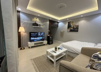 استديو بدخول ذاتي ومدخل جانبي 