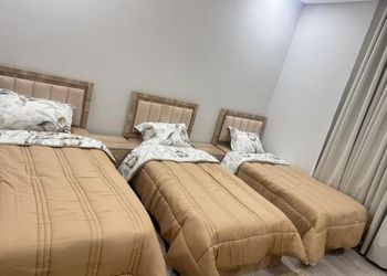 شقة بصالة وغرف نوم