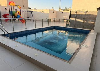 شاليه بالعاب اطفال وجلسة خارجية