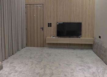 شاليه بتصميم أنيق ومسبح خارجي 