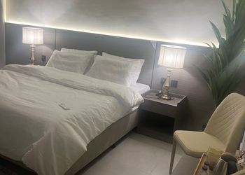 استديو بأثاث مريح وبسيط 