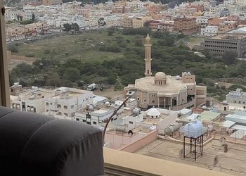 شقة بصالة جلوس وغرفة نوم 