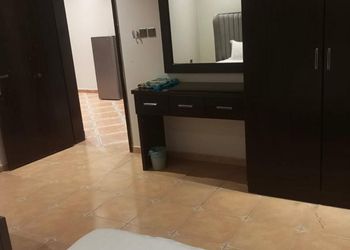 شقة بغرفة معيشة وغرفتين نوم 