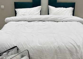 شاليه بألعاب أطفال ومسبح