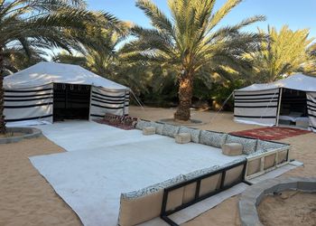 مخيم عائلي بموقد حطب
