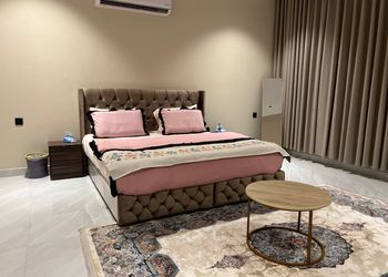 استديو بسرير ماستر وأثاث مريح 