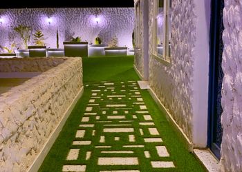 استراحة بجلسة خارجية ومسطح اخضر