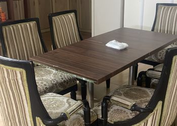 مزرعة بإطلالة جبلية واشجار 