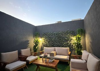 استديو انيق بسرير ماستر مع بلكونة