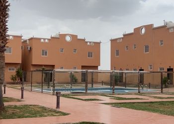 شقة بغرفة معيشة وغرفتين نوم 