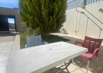 استراحة بمسطح اخضر ومجلس