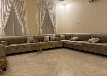 استراحة بمجلس وفناء خارجي 