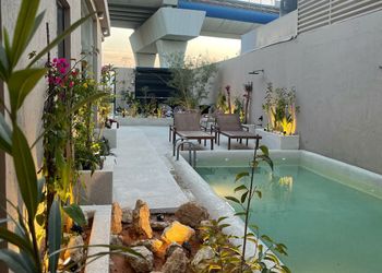 شالية بمجلس مطل على المسبح 