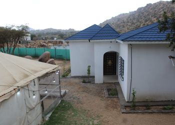 استراحة بمجلس وغرفتين نوم 