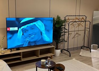 استديو بأثاث مريح وبسيط 