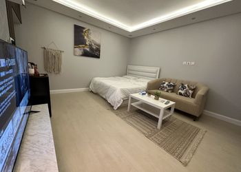 استديو بدخول ذاتي ومدخل جانبي 