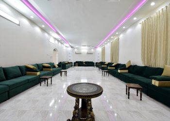 استراحة بملعب كرة طائرة وجلسة 