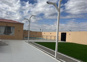 استراحة بمسطح اخضر وجلسه خارجيه