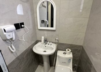 شقة بغرفة معيشة وغرفة نوم 