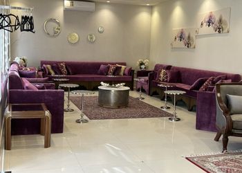 شاليه بجلسه مطله على حديقه