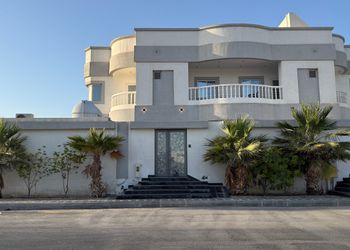 استراحة بجلسة خارجية و مسبح