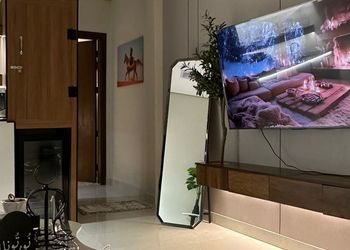استديو بأثاث مريح وبسيط 