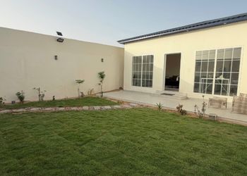 استراحة بمسطح اخضر